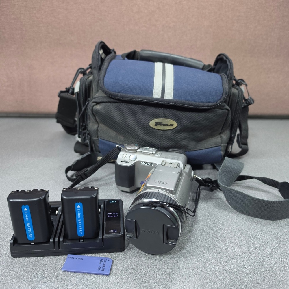 Sony Cyber-shot DSC-F707 Camera Bundle Carl Zeiss NightShot 5.0MP 2 New Batterie
